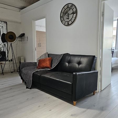 Trendy Apartment In Old Street Лондон Экстерьер фото