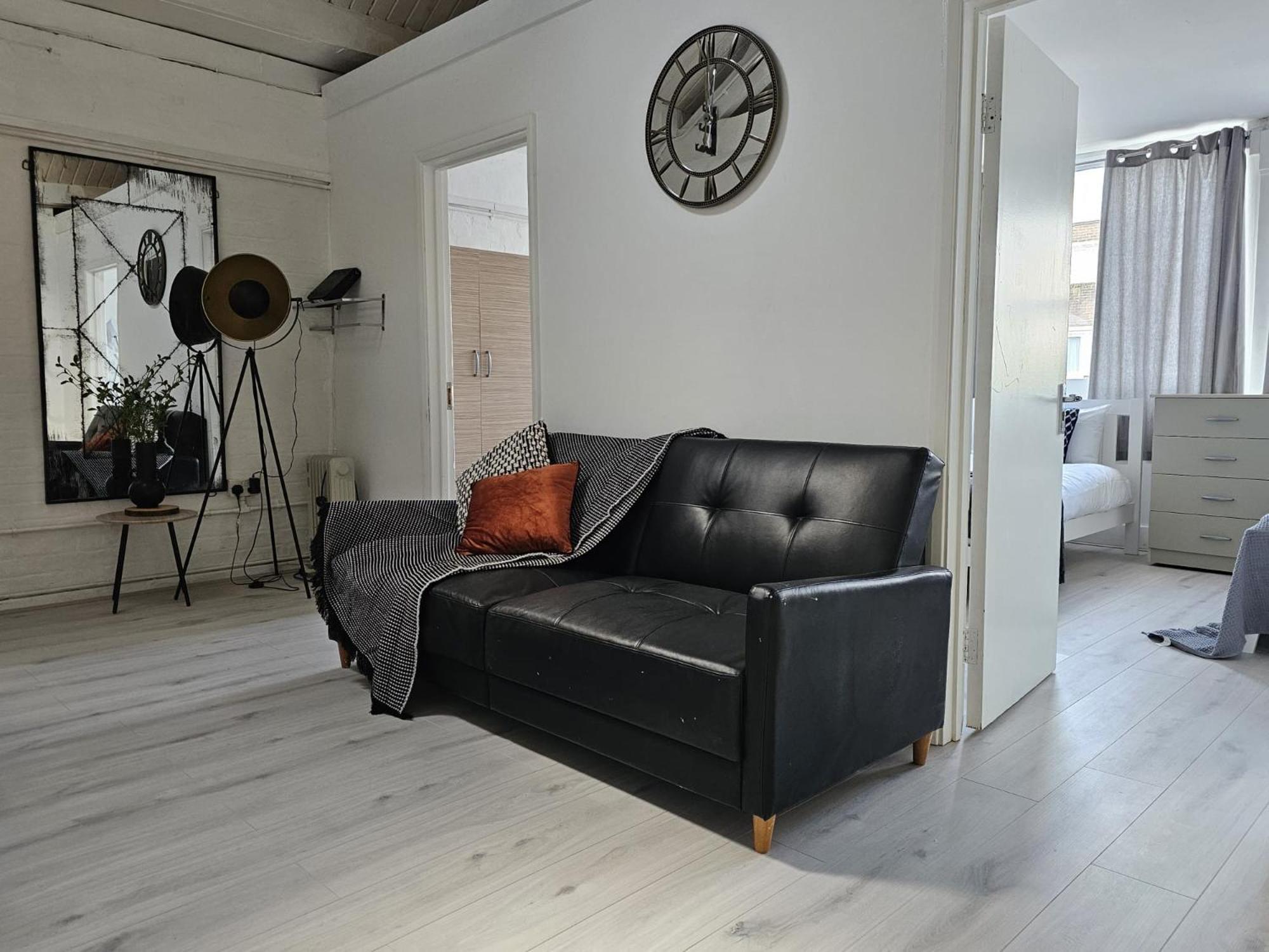 Trendy Apartment In Old Street Лондон Экстерьер фото